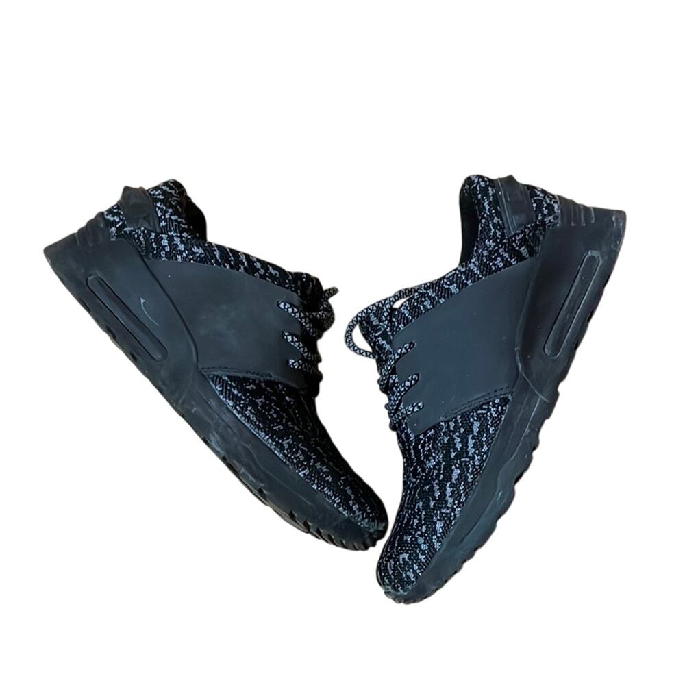 Madden Girl Airratic Women's Size 7 Sneakers Black Gray Knit Low Top Shoes